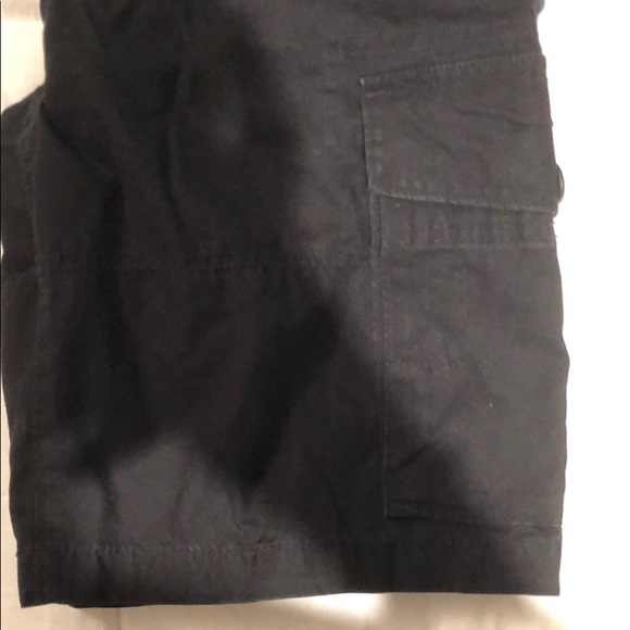 Old navy black cargo shorts - Picture 6 of 7
